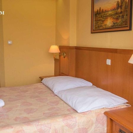 Hotel Imperium Pszczyna Bagian luar foto