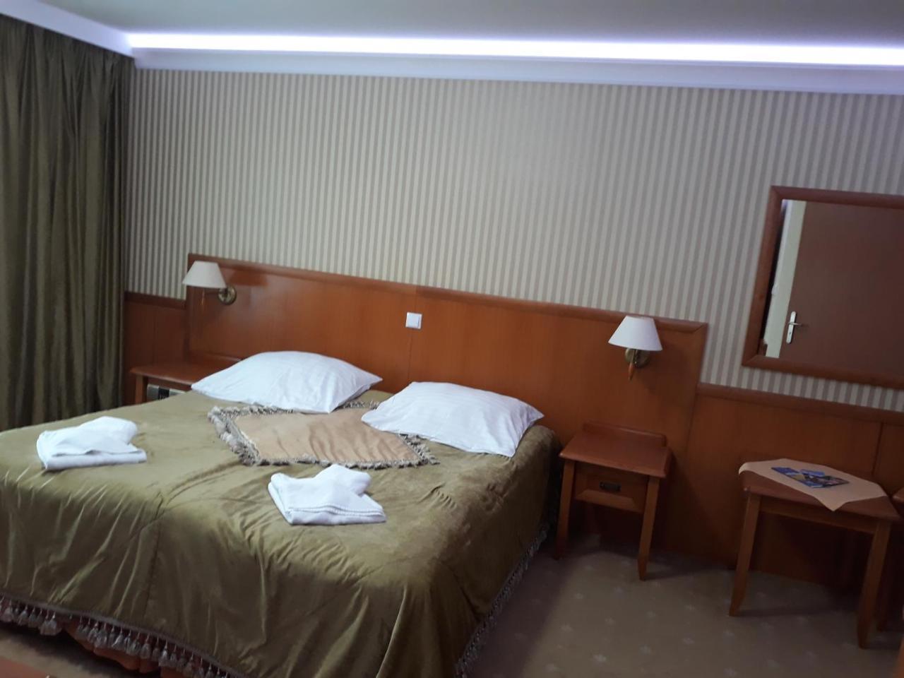 Hotel Imperium Pszczyna Bagian luar foto