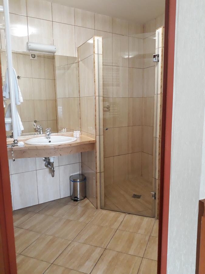 Hotel Imperium Pszczyna Bagian luar foto