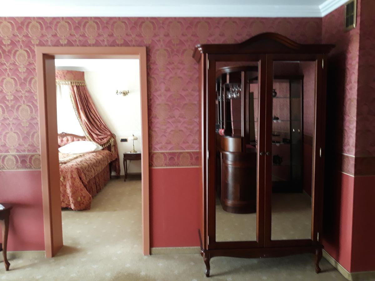 Hotel Imperium Pszczyna Bagian luar foto